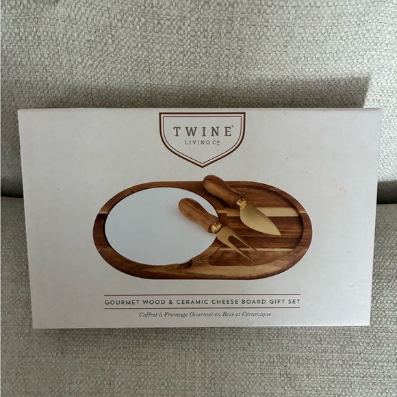Other - Elegant Brown and White Cheese Board Set